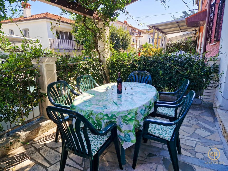 Property building, Patio, Day, Balcony/Terrace