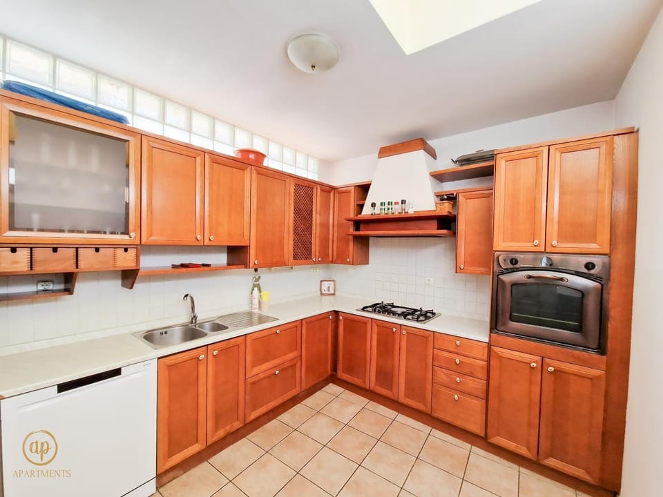 Kitchen or kitchenette, dishwasher, pet friendly, stove