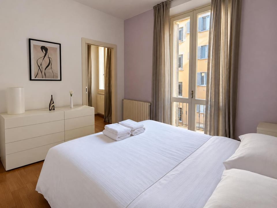 BIG Luxury Shopping District [Duomo Lima-M1 Fiera] Apartment in Milan
