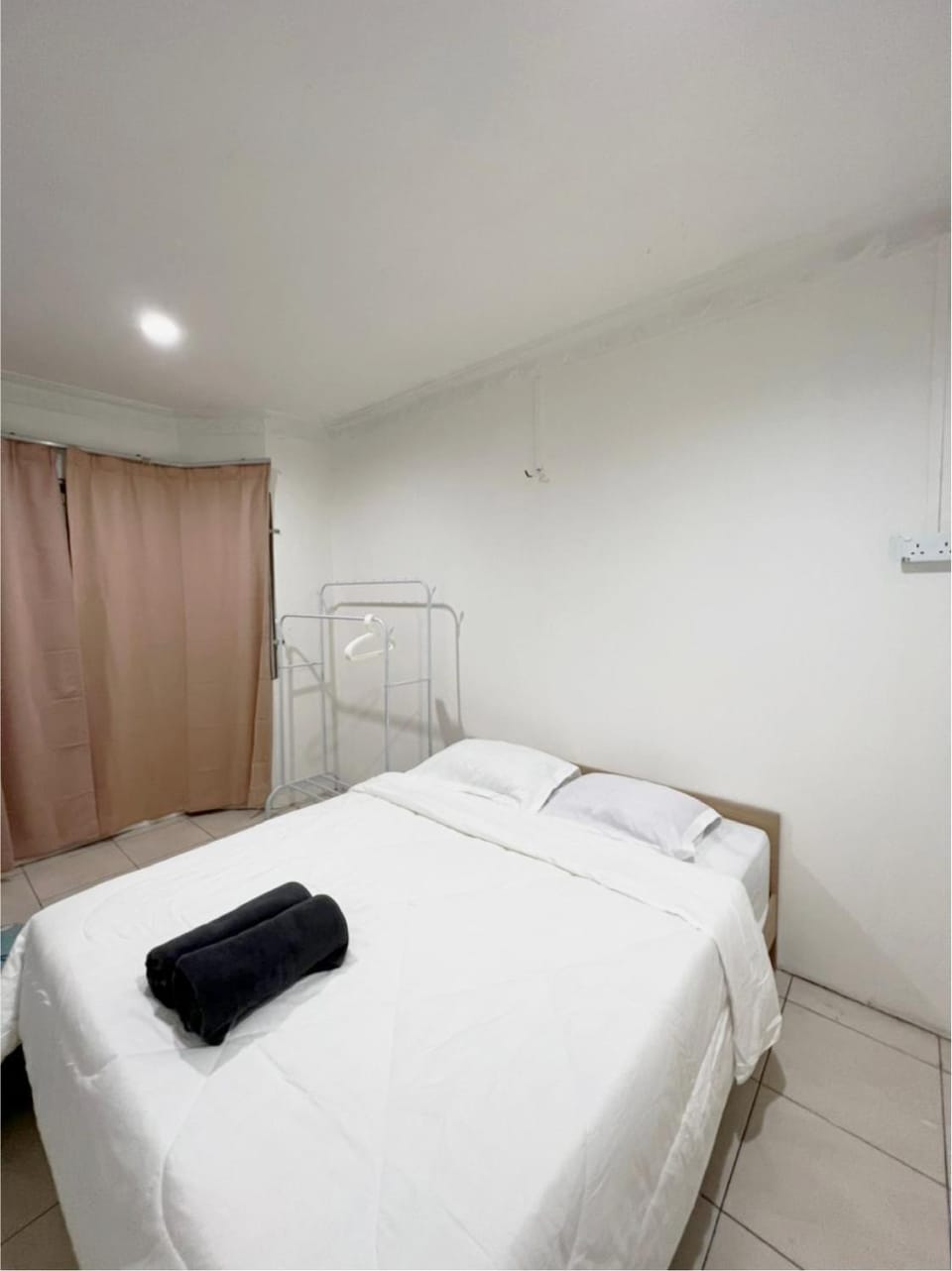 Bedroom, towels