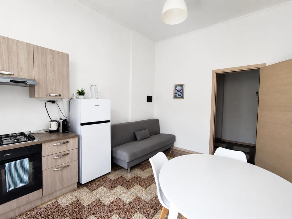 Kitchen or kitchenette, Living room, Photo of the whole room, Seating area, Dining area, Bedroom, minibar, oven, stove, toaster