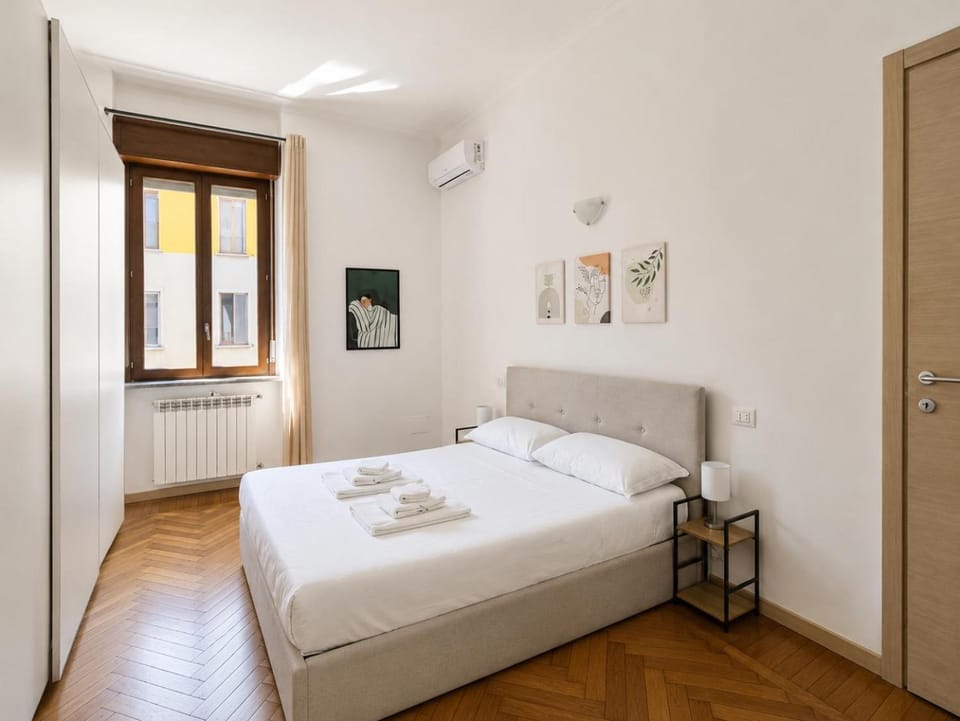 Bed, Photo of the whole room, Bedroom, internet, towels, wardrobe, air conditioner