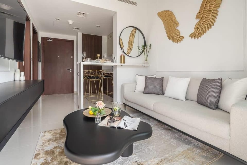 Frank Porter - Reva Residences Apartment in Dubai