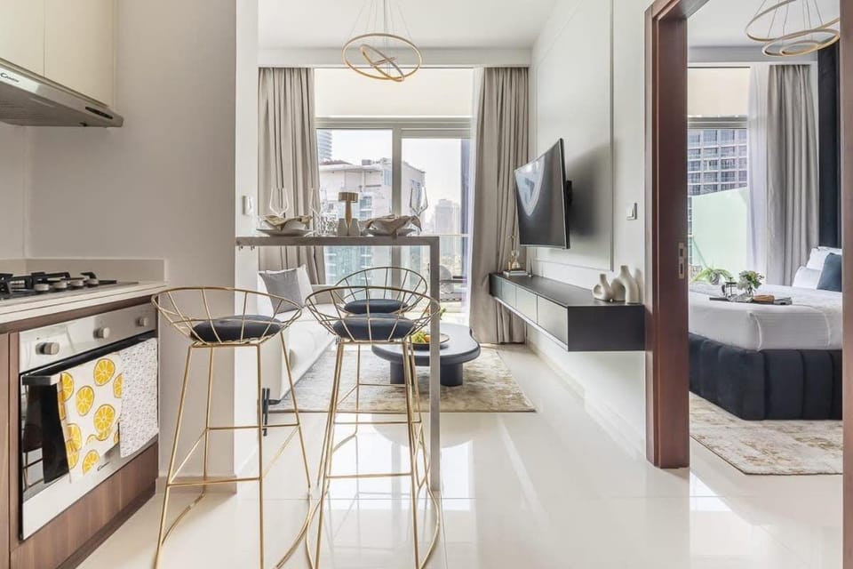 Frank Porter - Reva Residences Apartment in Dubai