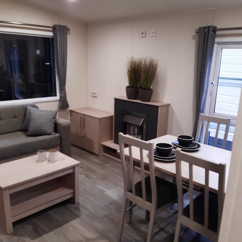 Chalet Weizicht op minicamping Hoogelande Chalet in Zeeland, Netherlands