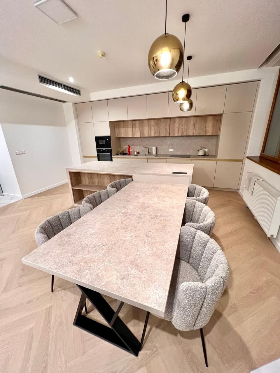 Kitchen or kitchenette, Seating area, Dining area