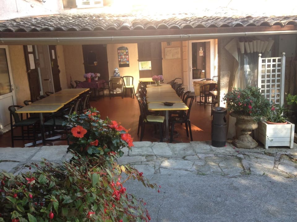 Restaurant/places to eat, Balcony/Terrace