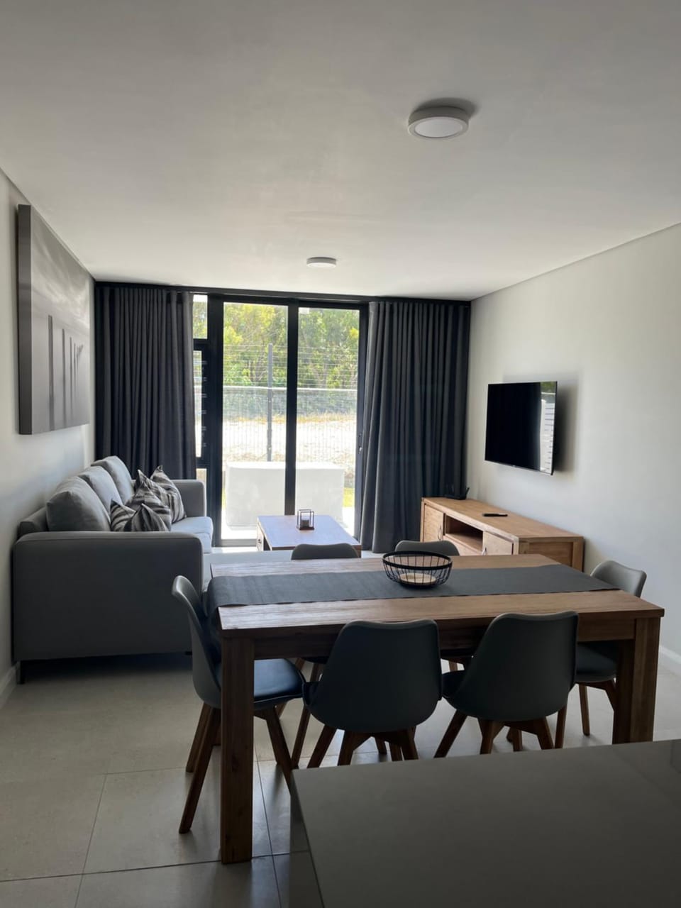 TV and multimedia, Living room, Seating area, Dining area, Evening entertainment