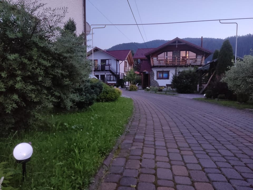 Property building, Neighbourhood, Natural landscape, Summer, Mountain view