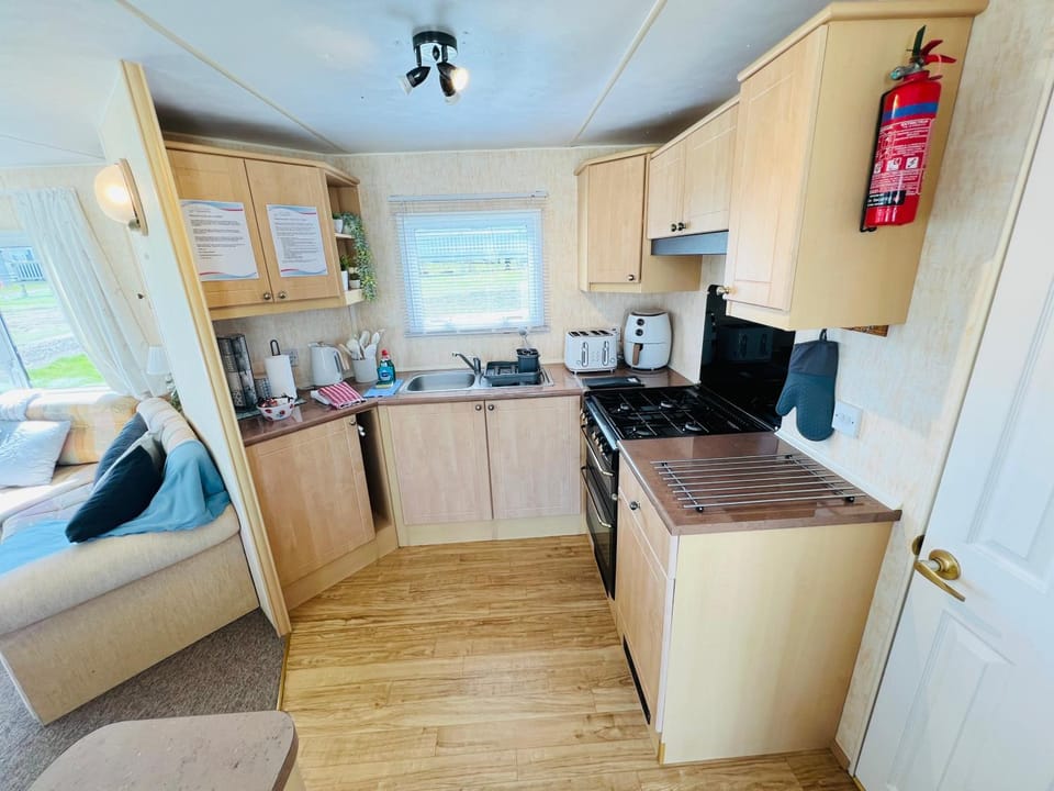 Coffee/tea facilities, stove, kitchen