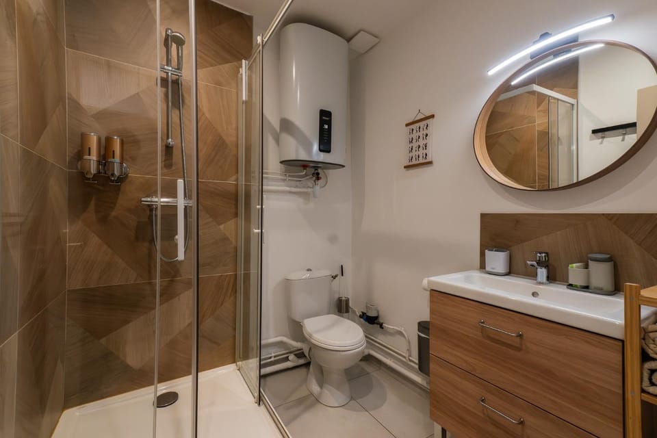 Shower, Toilet, Bathroom