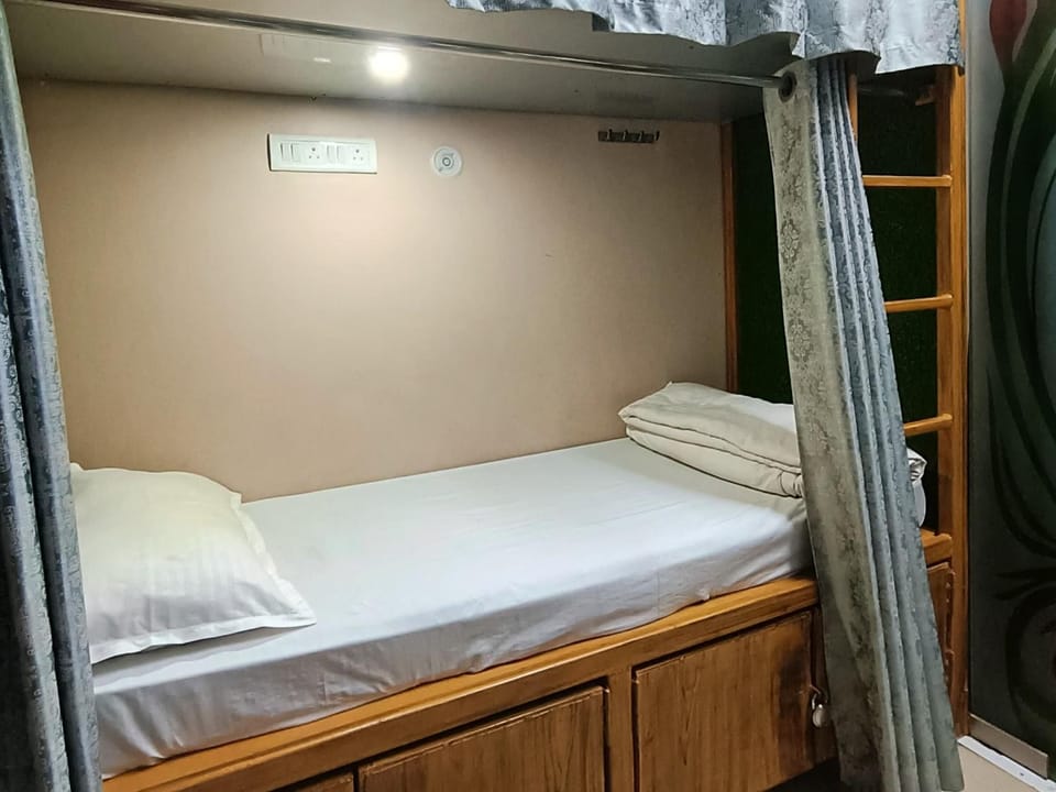 Shree Madhvam AC Dormitory Hostel in Varanasi