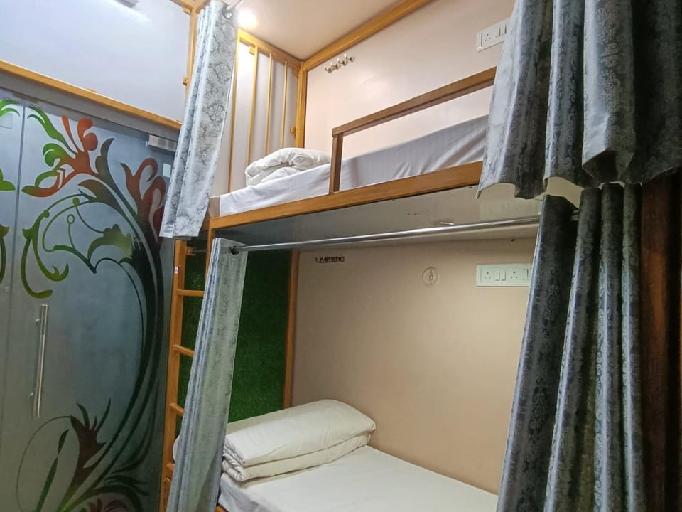 Shree Madhvam AC Dormitory Hostel in Varanasi