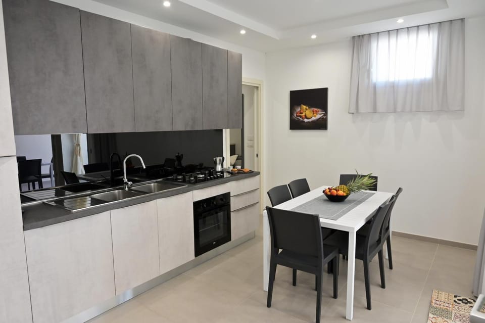 Kitchen or kitchenette, Dining area, pet friendly, stove