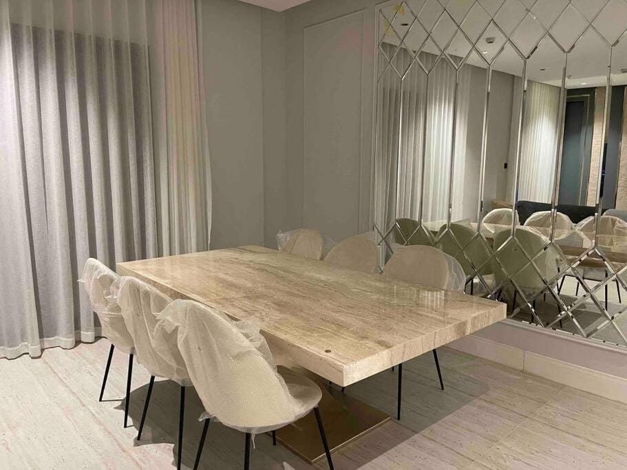شقة خاصة بعمارة سكنية مع سطح خاص وبلكونة luxorious penthouse apartment Apartment in Riyadh