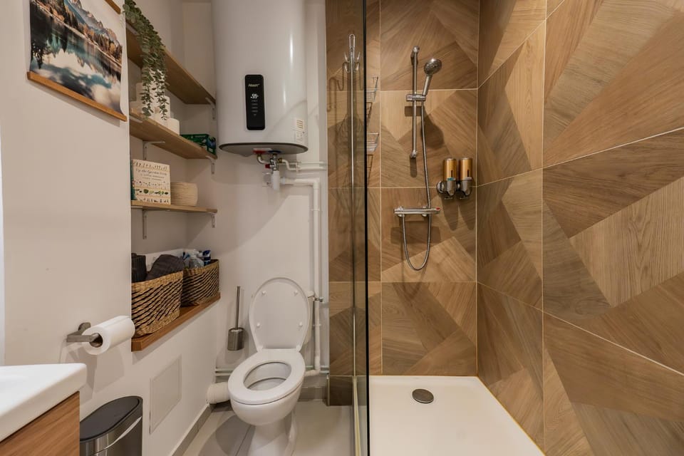 Shower, Toilet, Bathroom