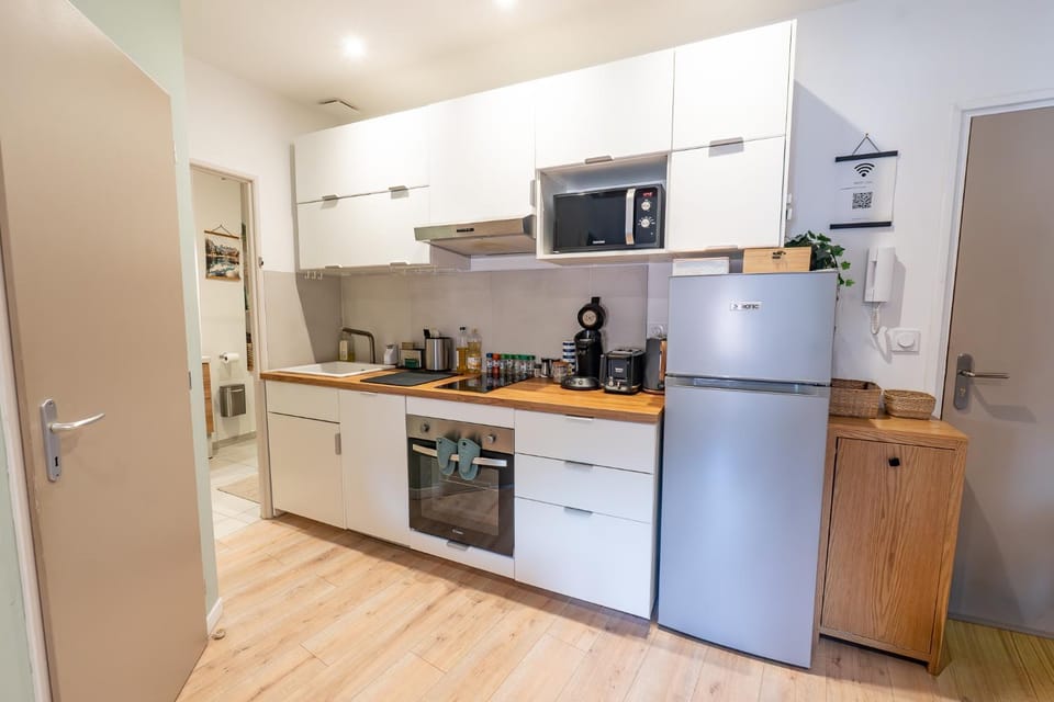 Kitchen or kitchenette, dishwasher, oven, stove, toaster
