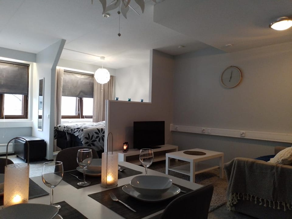 TV and multimedia, Seating area, Dining area