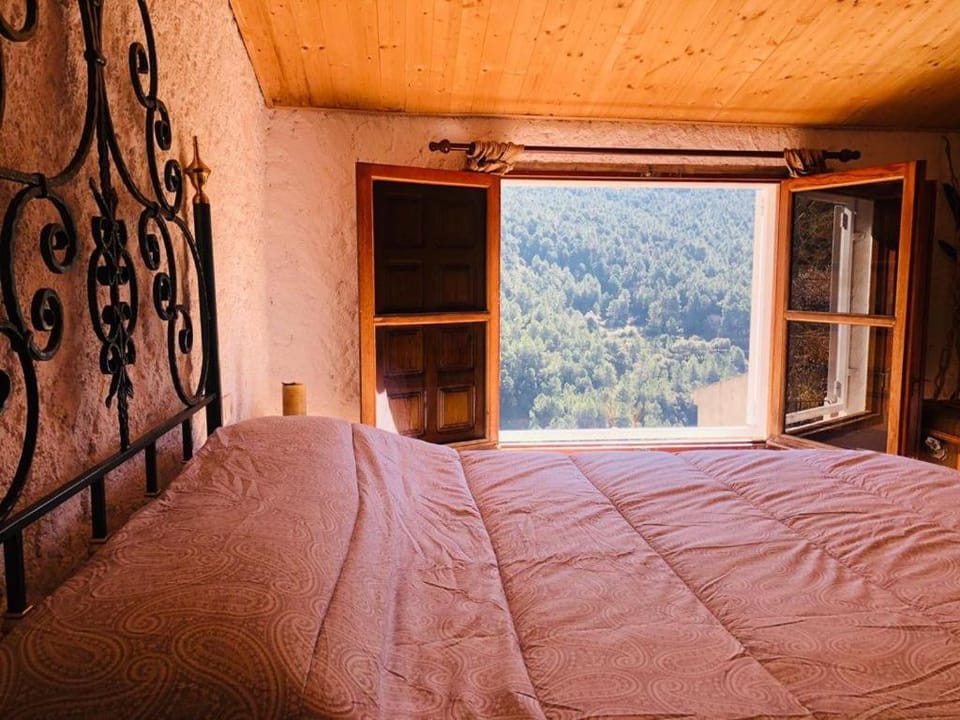 Natural landscape, Photo of the whole room, Bedroom, Mountain view
