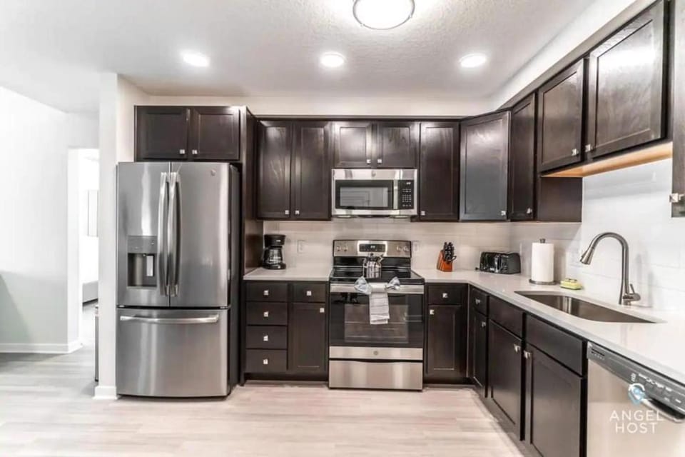 Spacious 3BR condo in Orlando, perfect for families, near attractions. Apartment in Orlando