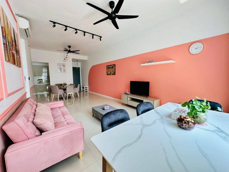 TV and multimedia, Living room, Seating area, Dining area, fireplace