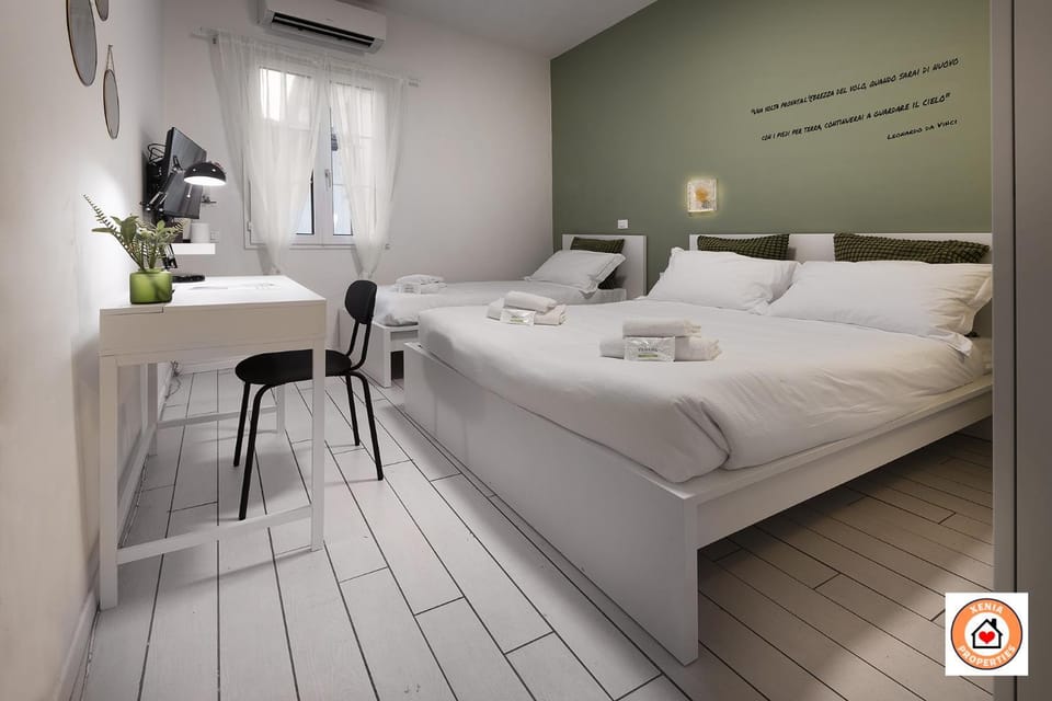 Bed, TV and multimedia, Photo of the whole room, Bedroom, Text overlay, towels, wardrobe, air conditioner