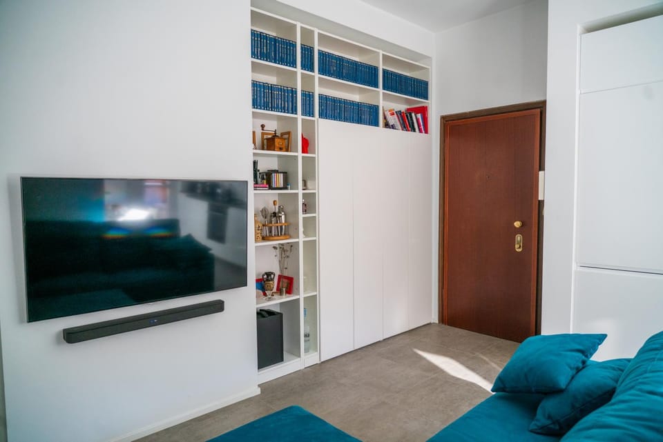 TV and multimedia, Living room, Evening entertainment