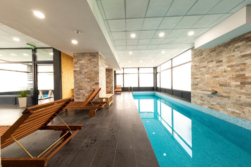 Swimming pool, sunbed