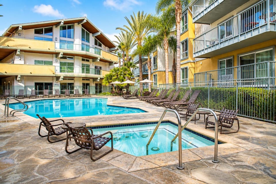 Hot Tub, Swimming pool, sunbed