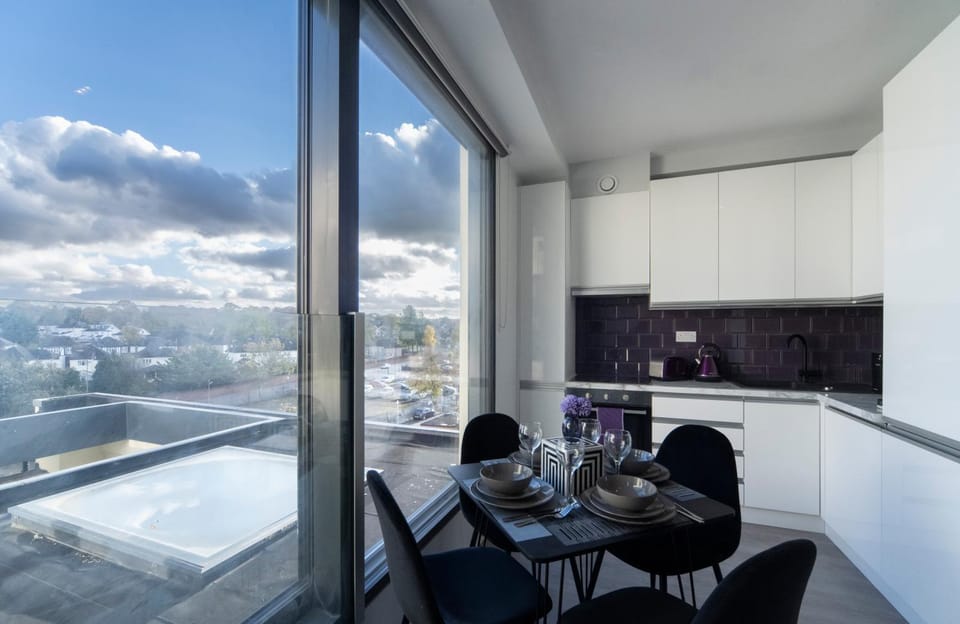 Dining area, kitchen
