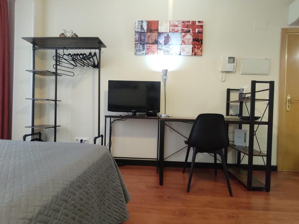 Photo of the whole room, Seating area