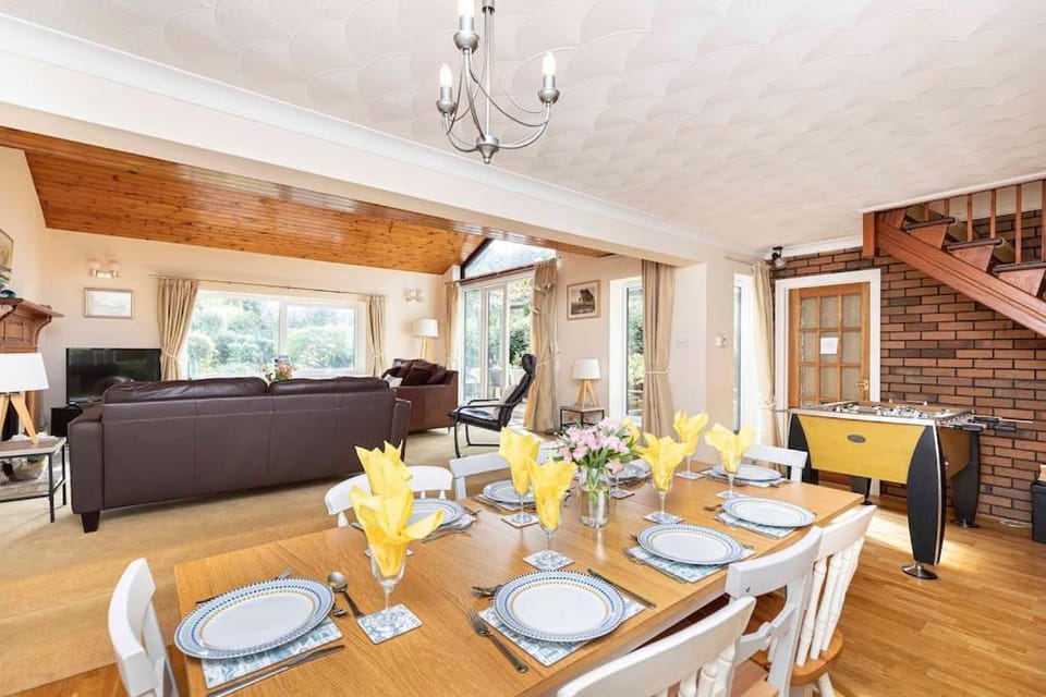Seating area, Dining area
