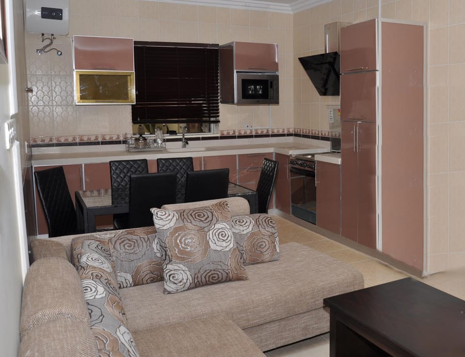 Seating area, Dining area