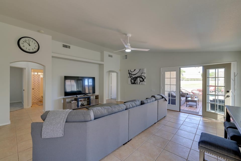 Golf Course View! Dog-Friendly Retreat in Glendale House in Glendale
