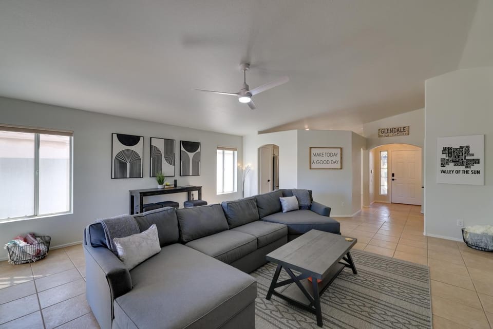 Golf Course View! Dog-Friendly Retreat in Glendale House in Glendale