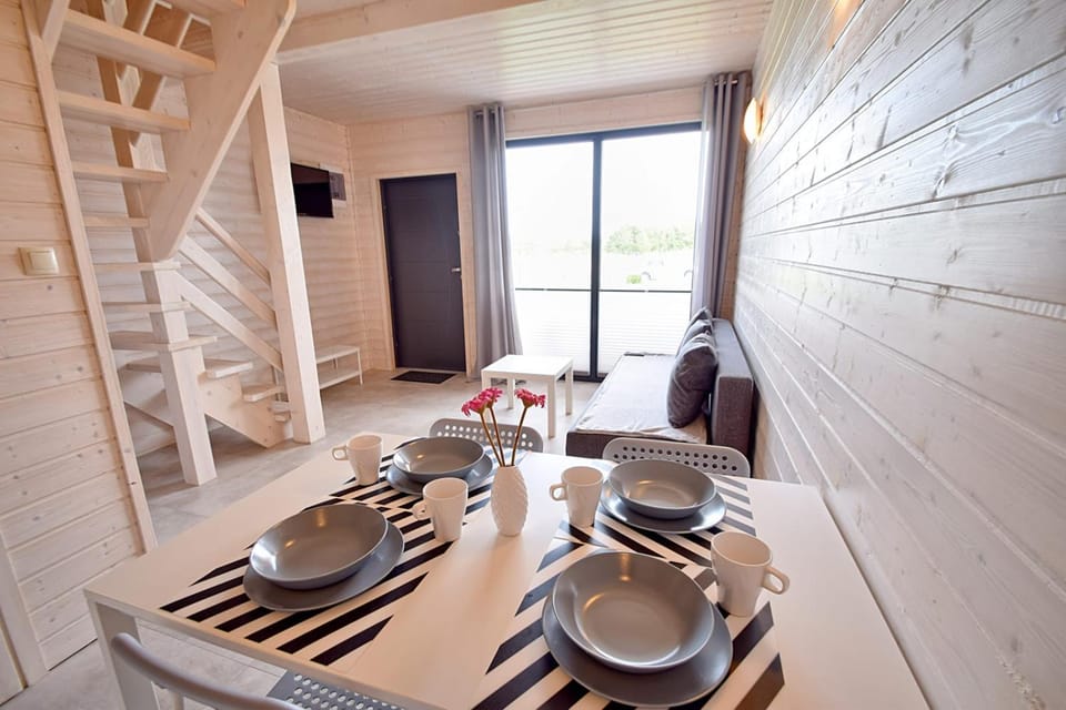 TV and multimedia, Coffee/tea facilities, Living room, Seating area, Dining area, Garden view, locker