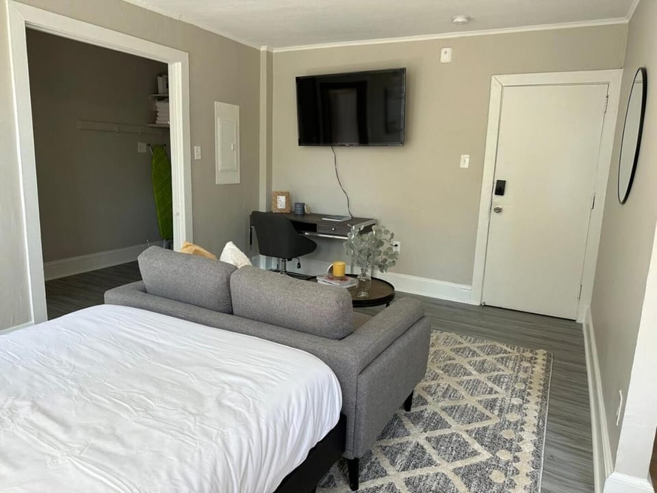 Lennox B405 Peaceful & Perfect Studio Apt Apartment in Philadelphia