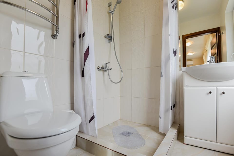 Toilet, Photo of the whole room