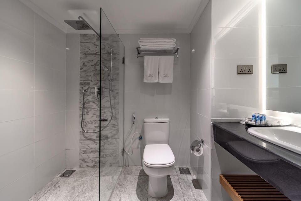 Shower, Toilet, Bathroom, towels