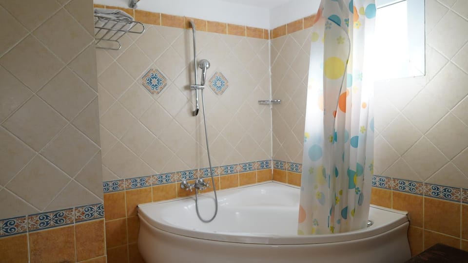 Shower, Hot Tub