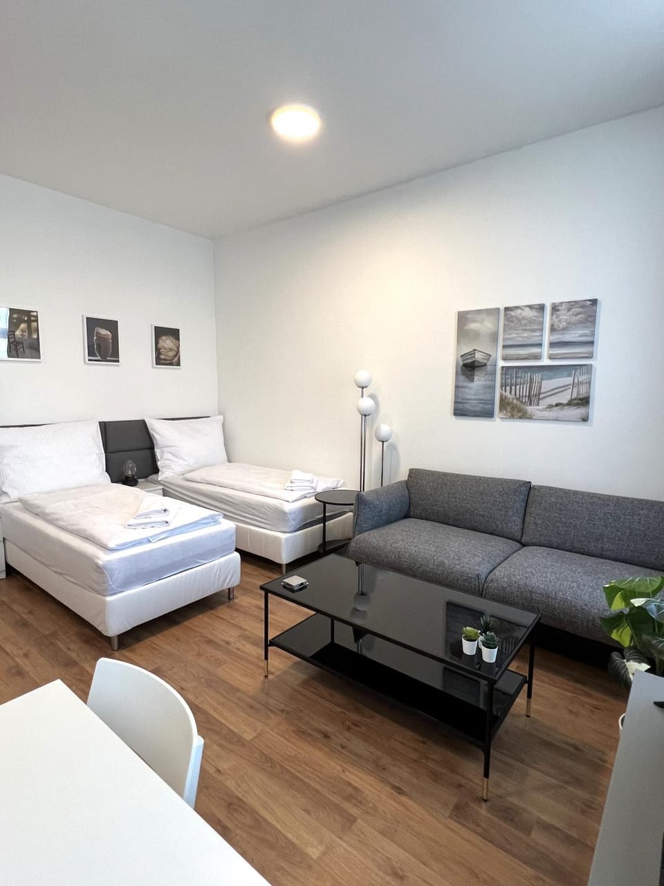 Bed, Living room