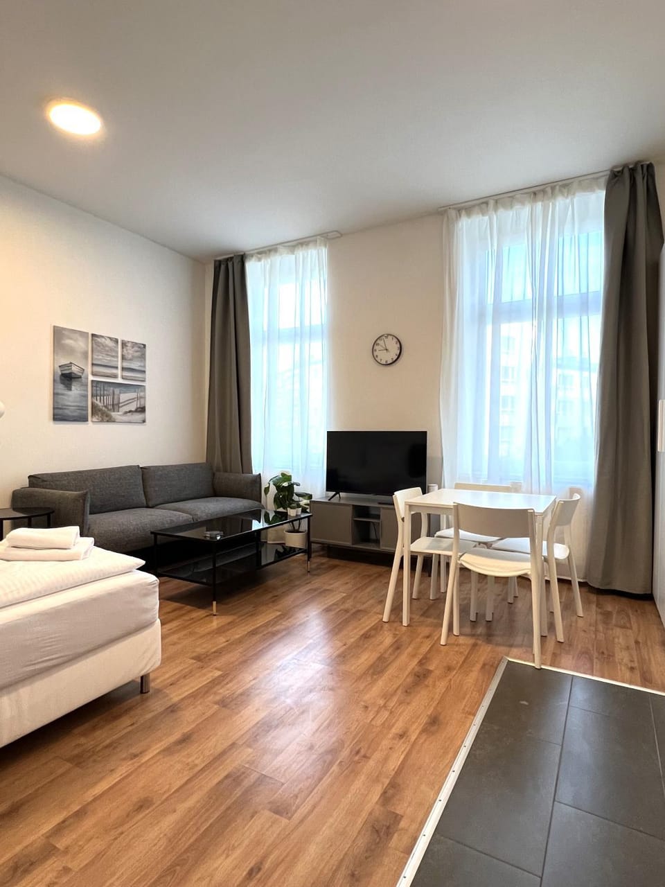 TV and multimedia, Living room, Photo of the whole room, Seating area