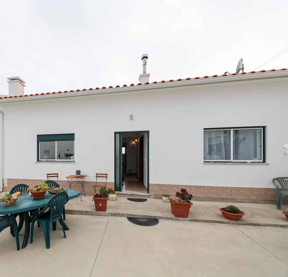 Property building, Facade/entrance, Dining area