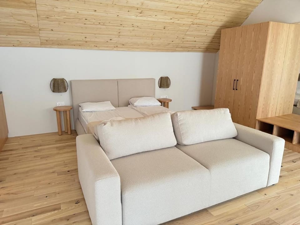 Bed, Photo of the whole room, Seating area, Bedroom