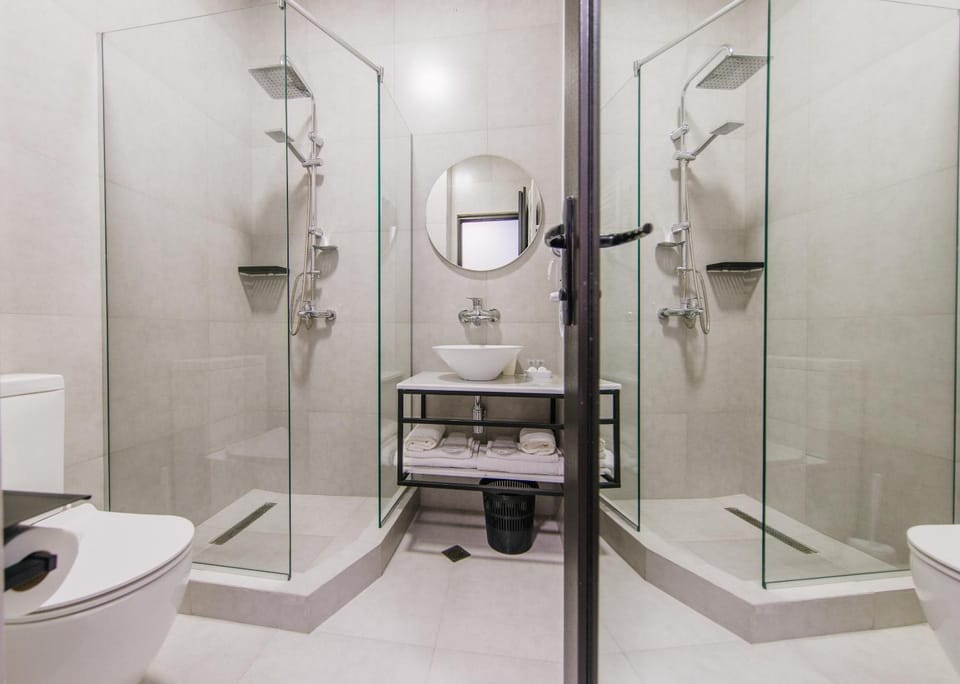 Shower, Toilet, Bathroom, bidet, towels