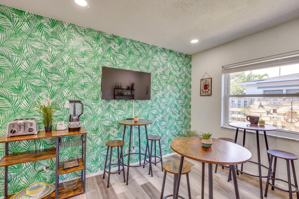 Heated Pool & Backyard Oasis in Pompano Beach! House in Pompano Beach