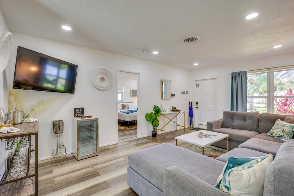 Heated Pool & Backyard Oasis in Pompano Beach! House in Pompano Beach