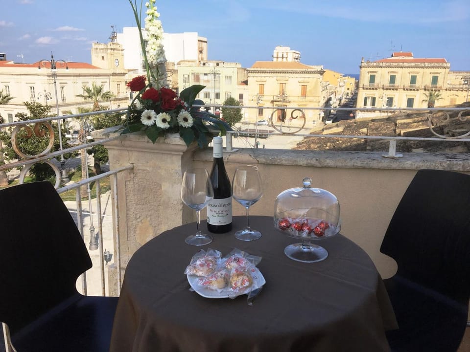 Neighbourhood, Balcony/Terrace, City view, Street view