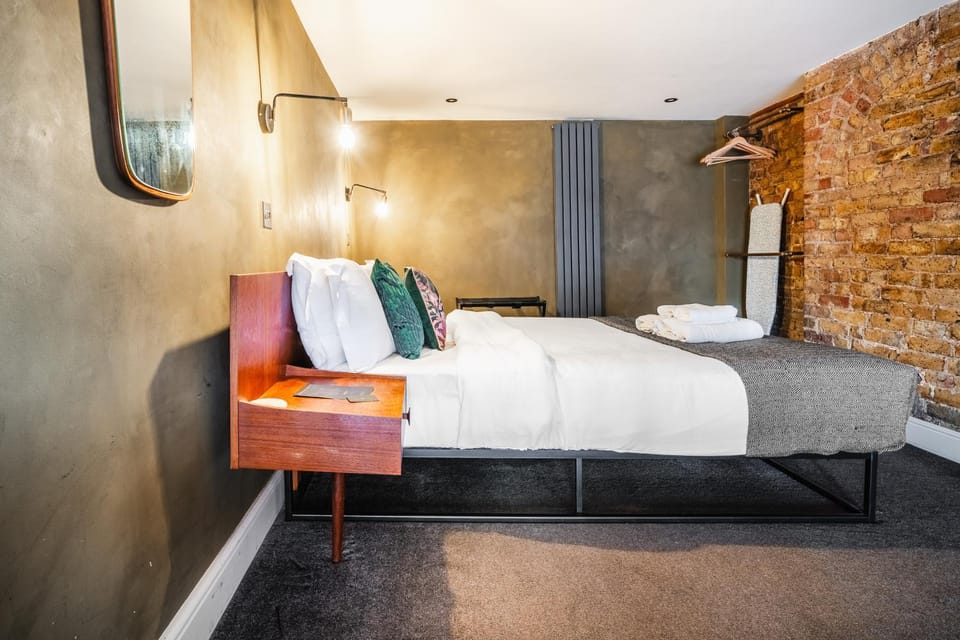 Bed, Decorative detail, Bedroom, towels, wardrobe
