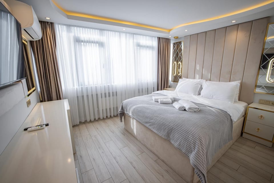 Bed, TV and multimedia, Photo of the whole room, Bedroom, towels, wardrobe